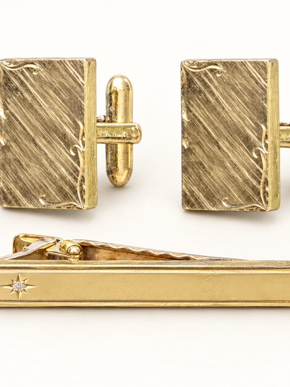 Vintage R.F. Simmons Karatclad Cufflinks & La Mode Tie Bar Set